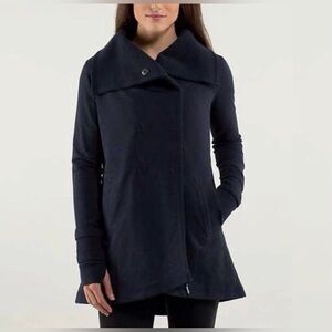 Lululemon Athletica Greatitude Wrap in Heathered Inkwell (Navy Blue)